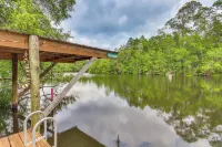 Riverfront Milton Cabin w/ Boat Ramp & Dock! - Parking