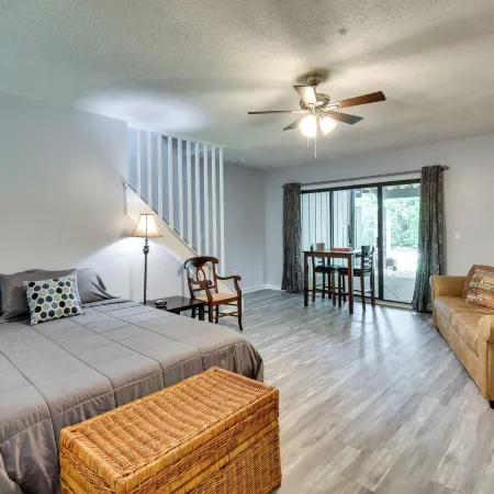 Walk to Lake Keowee: Salem Townhome w/ Deck