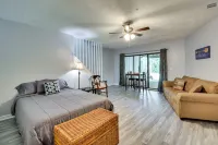 Walk to Lake Keowee: Salem Townhome w/ Deck - Swimmingpools