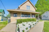 Cedar Home w/ Fire Pit & Grill ~ 3 Mi to Lakes - 3-Star