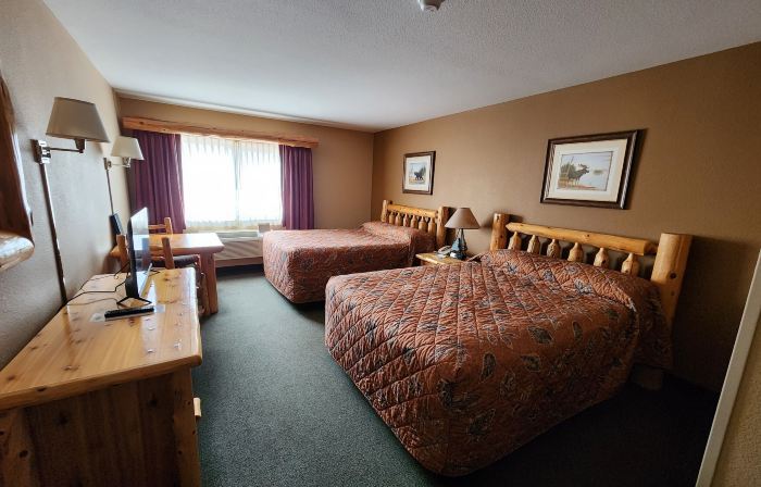 Pine Peaks Lodge & Suites