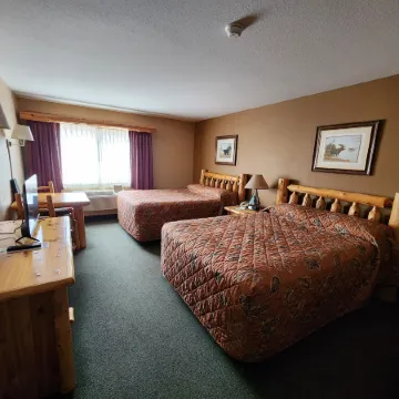Pine Peaks Lodge & Suites