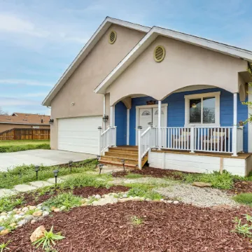 Stunning Clovis Home ~ 1 Mile to Old Town!