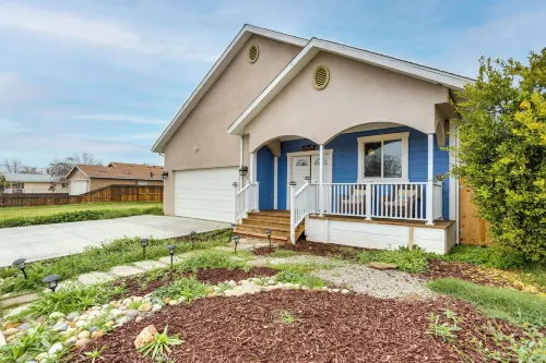 Stunning Clovis Home ~ 1 Mile to Old Town!