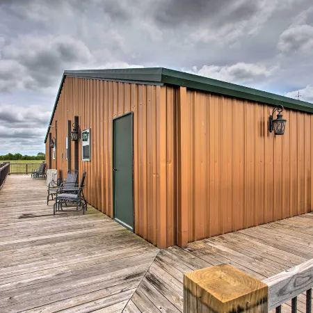 'The Copper Roost': Lake Texoma Escape w/ Hot Tub