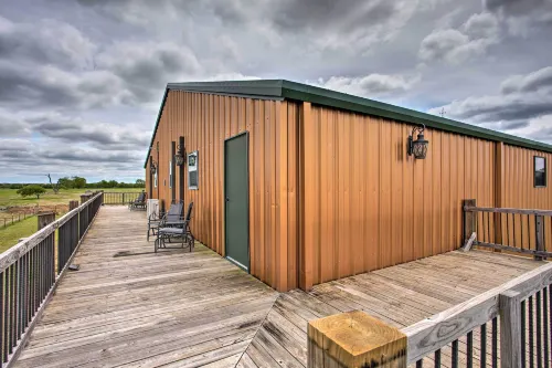 'The Copper Roost': Lake Texoma Escape w/ Hot Tub - Parkplatz
