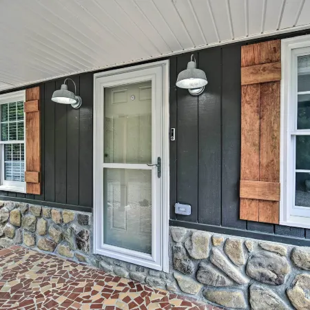 Updated Bristol Retreat ~ 2 Miles to Downtown!