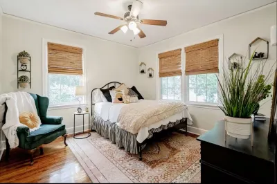Cozy Bungalow on Forest