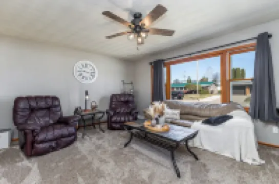 Charming 3 Bedroom 2.5 Bathroom House centrally located in Dubuque IA.