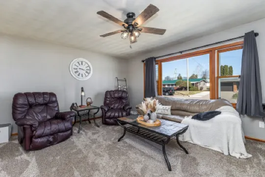 Charming 3 Bedroom 2.5 Bathroom House centrally located in Dubuque IA.