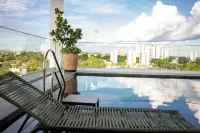 Mona Hotel - Pools