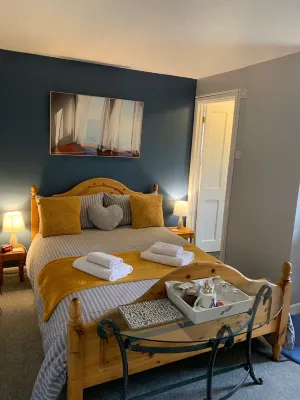 The Holly Tree - Bed and Breakfasts