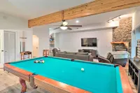 2 Mi to Sapphire Resort: Home w/ Hot Tub & Games! - que admiten mascotas
