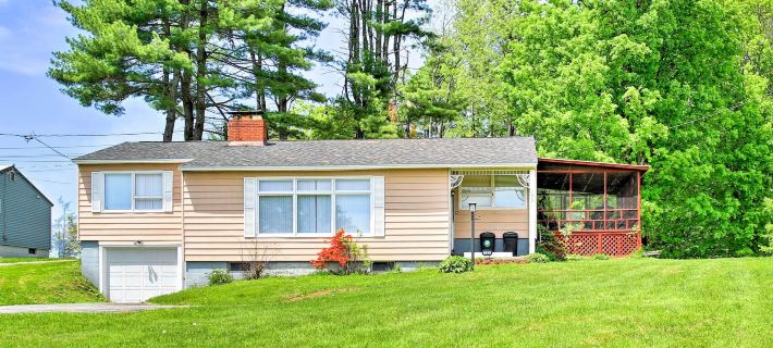 Mayfield Home w/ Private Dock on Lake Sacandaga! Hotéis em Fulton County