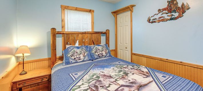 Peaceful Bryson City Cabin - Fire Pit and Hot Tub! Отели в г. Суэйн