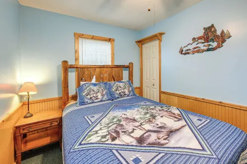 Peaceful Bryson City Cabin - Fire Pit and Hot Tub! - Pet friendly