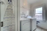 By Dtwn Lubbock! Spacious 4Br Home Near Texas Tech - Bungalows