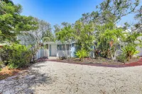 Walk to Beaches and Gulf Indian Rocks Beach Duplex! - parking