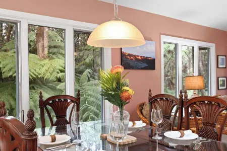 Liko Lehua Cottage in Volcano - Hot Tub & Fireplace - Mauna Loa Estates