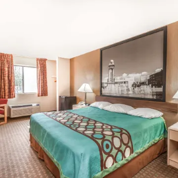 Super 8 by Wyndham Liverpool/Clay/Syracuse Area