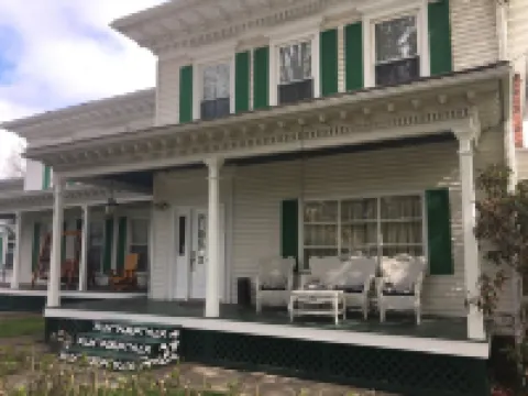 The Colonial Motel Hotels in Roxbury