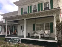 The Colonial Motel Hotels in Roxbury