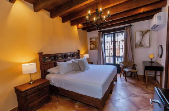 Five Queens Boutique Hotel