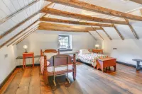 Historical Thurmont Escape w/ Furnished Deck! - Homestays