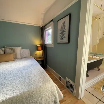 5-Min Walk to Downtown Olympia and Capital Lake, 4Br, Sleeps 13