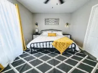 Texas Sunshine Oasis WACO/Silos/Baylor: Pool, Piano, PingPong, Pets on 1/2 acre