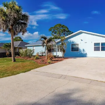 Relax and Unwind in 2 BR apt with Private Heated Pool
