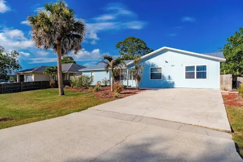 Relax and Unwind in 2 BR apt with Private Heated Pool Hotels in Sebastian