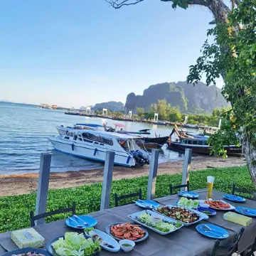 Anyavee Chom by the Sea