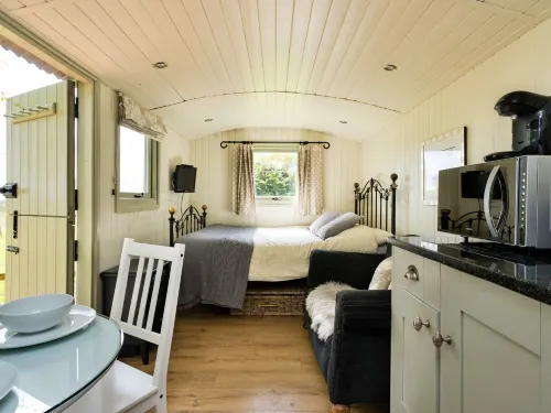 Hay and Hedgerow Glamping Hotels in Bridgnorth