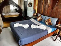 Glorilla Amphawa Riverside Hotels in Khao Yoi