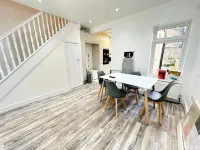 Southsea 4-bed Seaside Retreat- Sleeps 11 & Garden Hotel di 