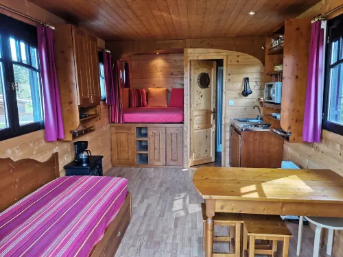 Les Chalets du Haut-forez Hôtels à : Saint-Anthème