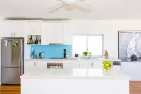 Beachfront luxury 3 beds with ocean view balcony Hotel a North Bondi