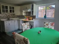 Cozy 2 bedroom suite Hotels in Sidney