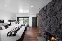 Mountaintop Pool Paradise - Mins to NOS Center Hotel in zona Robert and Frances Fullerton Museum of Art