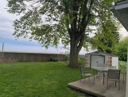 Peaceful Lakefront Living – 3-Br Home with Breathtaking Views; Pet & Smoke-Free Отели в г. Monroe County