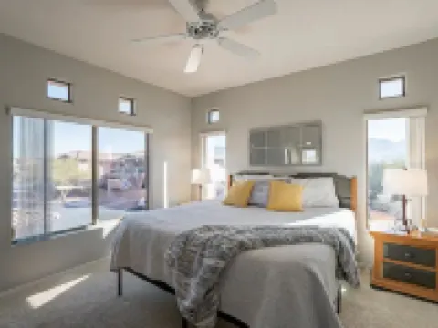 Perfect for long-term stay, heated Pool, Spa, Gym Hotels in Oro Valley