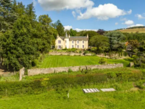 Glenquiech House フォーファーのホテル