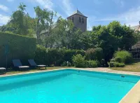 Logis Hôtel Restaurant l'Auberge du Chateau فنادق في Salles-la-Source