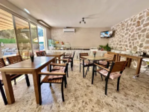 Akhdar Apartments