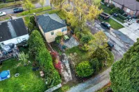 Charming Renovated Cottage - Walk to UPS & Proctor