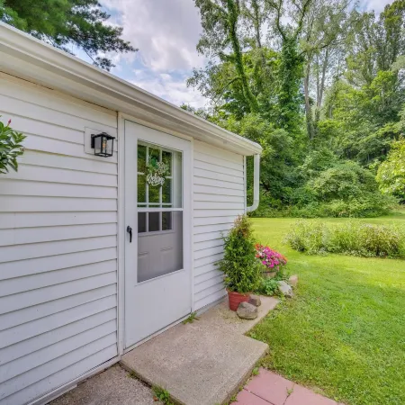 Chagrin Falls Home ~ 2 Mi to Town!