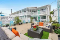 Daytona Inn and Suites