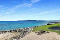 Bayview Lakefront Inn Hotel di St. Ignace Township