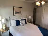 Renovated Family Lake House - 50' from Lake Erie Shore - No Cliff